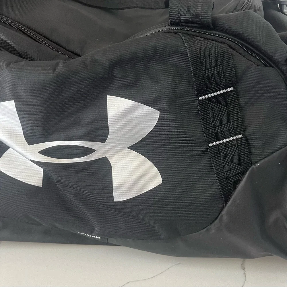 Under Armour, Black sports Duffel Bag